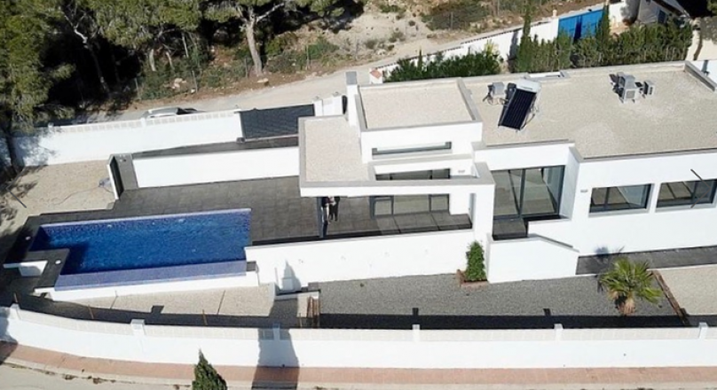 Moderne villa recently built on a stage at La Fustera Benissa